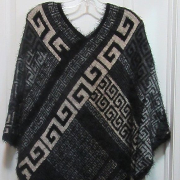 Brand New  Poncho 100% Acrylic - Picture 15 of 16